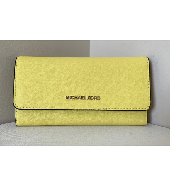 New Michael Kors Jet Set Travel Large Trifold Wallet Leather Sunshine - Picture 1 of 4